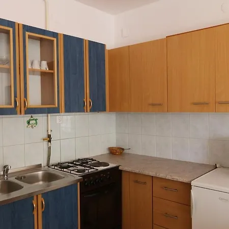 In With Two-bedrooms 9 *