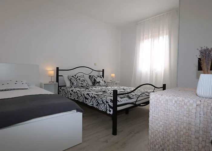 In With Two-bedrooms 9